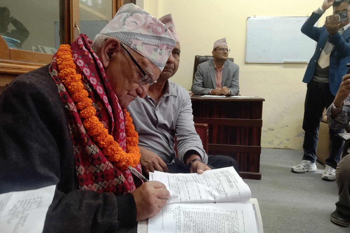 जनमोर्चाका अध्यक्ष केसीद्वारा बाग्लुङ-१ मा उम्मेदवारी दर्ता
