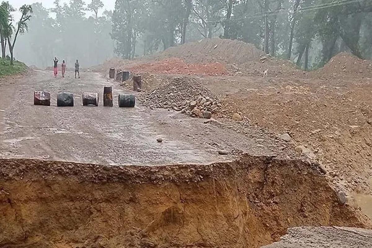 डाइभर्सन बगाउँदा पूर्वपश्चिम राजमार्ग पूर्णरूपमा