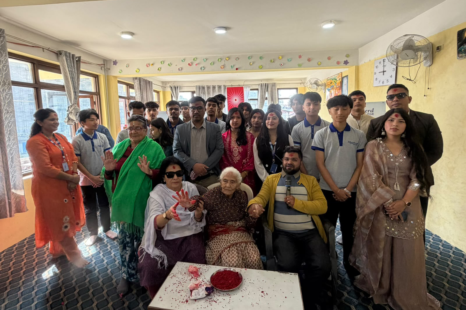 दशैँको खुसी साट्दै शेफर्ड कलेज: असहाय सेवा सदनका ज्येष्ठ नागरिकलाई सहयोग तथा शुभकामना आदानप्रदान