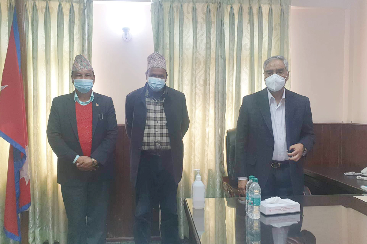डडेल्धुरा कांग्रेस मिलाउन सभापति देउवाले थाले छलफल