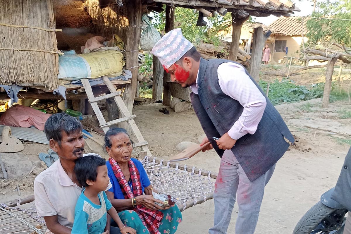 पदभार ग्रहण लगत्तै सहिद परिवारलाई भेट्न पुगे धर्म सिंह