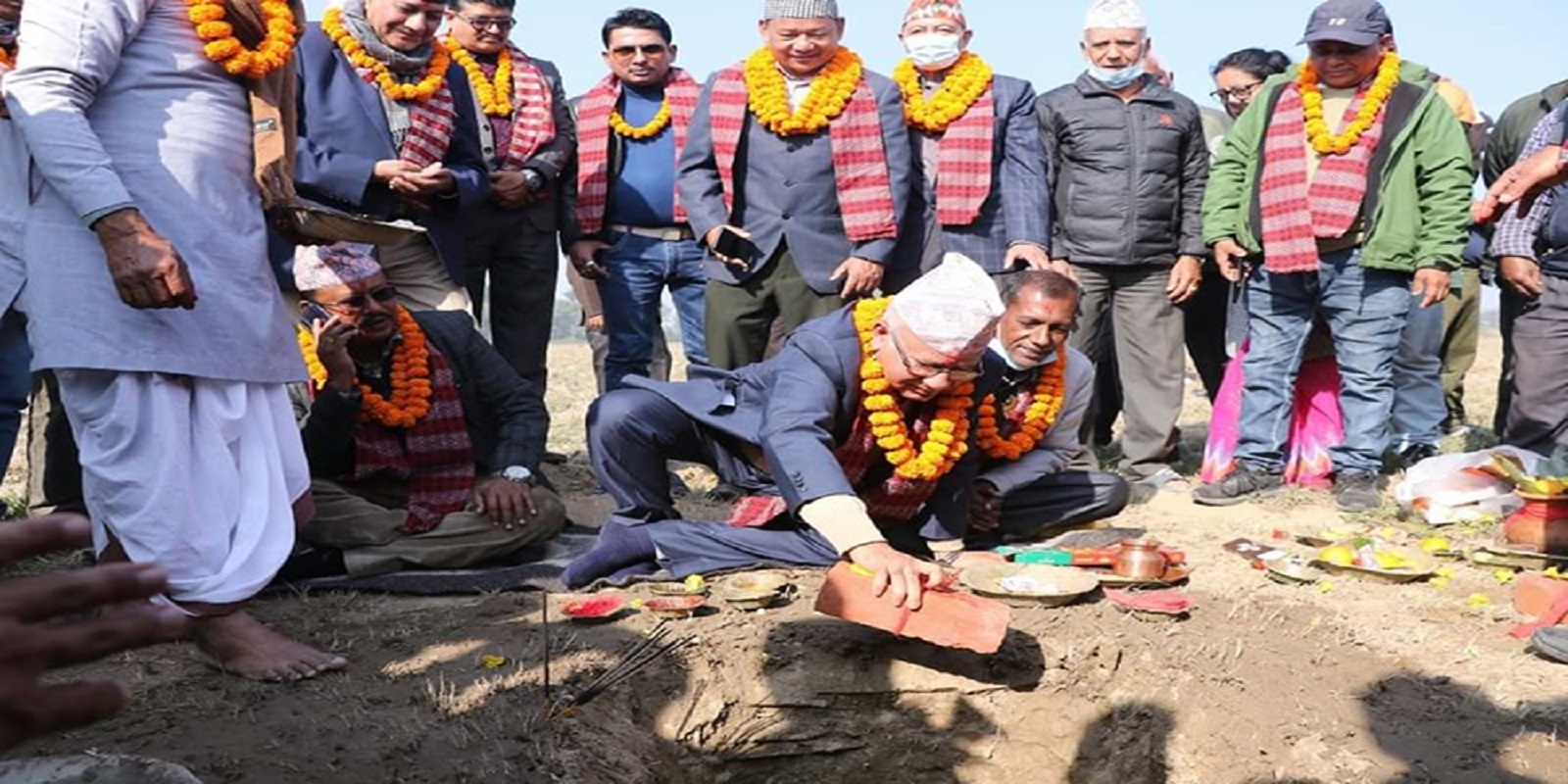 जग्गाधनीलाई थाहै नदिई इटहरीका मेयरले गराए पूर्वप्रधानमन्त्रीबाट अस्पताल शिलान्यास