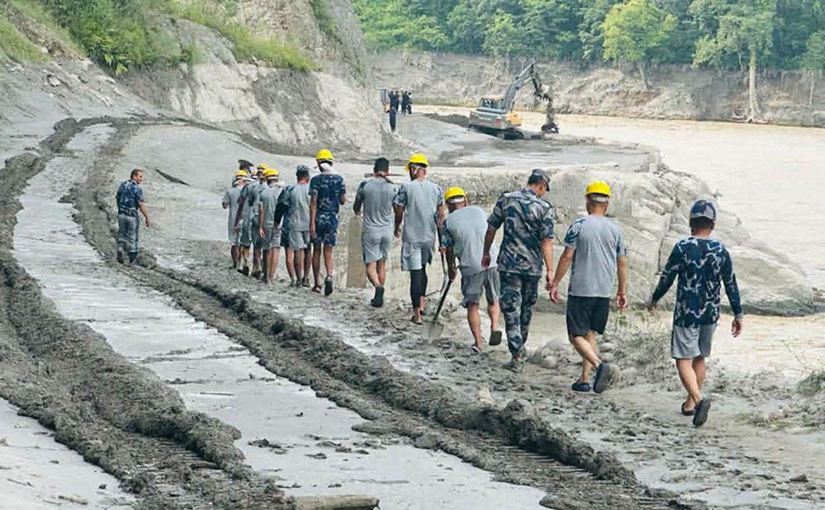 भोटेकोशी बाढीमा सम्पर्कविहीन हुनेको संख्या बढ्दै