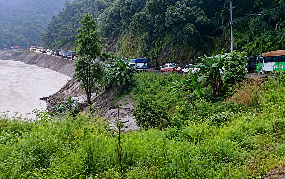 धादिङको जहरेखेतमा पहिरो, मुग्लिन–काठमाडौं सडकखण्ड अवरुद्ध