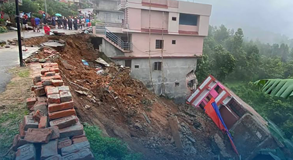 गोरखामा पहिरोले एक घर बगायो