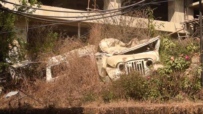 बिग्रिएर झाडीमा फालिएको गुल्मी अस्पतालको एम्बुलेन्स