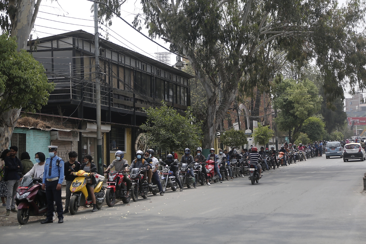 ट्यांकर चालक आन्दोलनमा उत्रिएपछि सहज भएन इन्धन