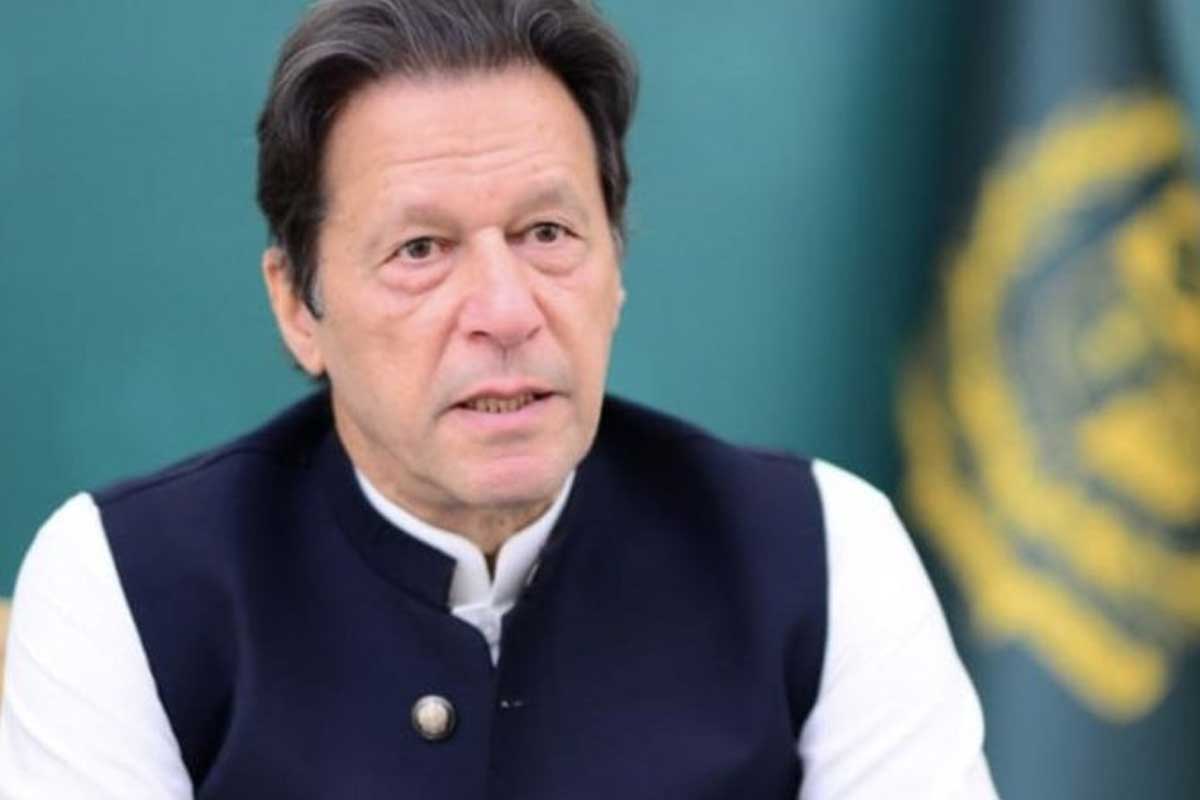 पाकिस्तानका पूर्वप्रधानमन्त्री खानविरुद्ध पक्राउ पुर्जी जारी