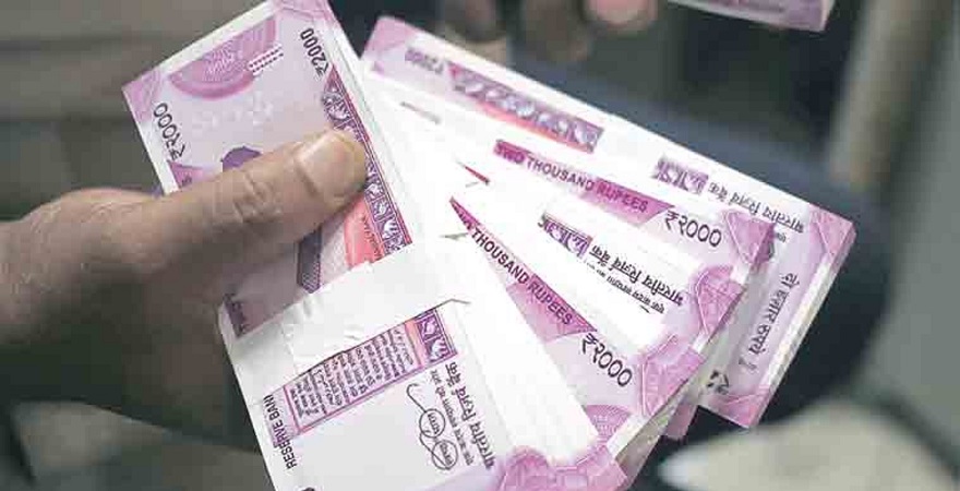 भारतको केन्द्रीय बैंकले दुई हजार दरका नोट फिर्ता लिने