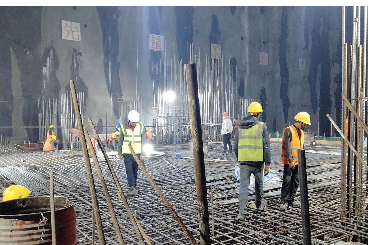 विद्युत गृहभित्र काम हुँदै