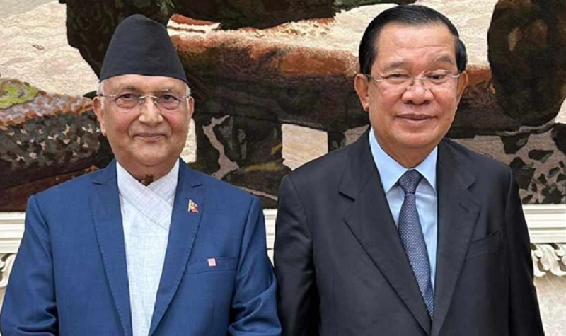 पर्यवेक्षक बनेर कम्बोडिया पुगेका एमाले अध्यक्ष ओलीले भेटे प्रधानमन्त्री हुन सेन 