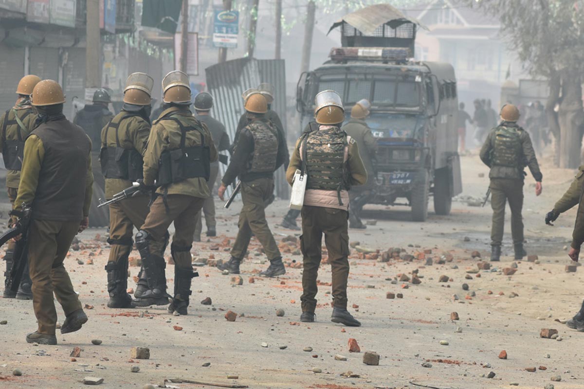 भारत नियन्त्रित काश्मिरमा भिडन्तमा १०० विद्रोहीको मृत्यु