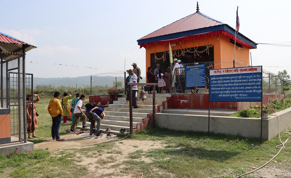 माडीस्थित अयोध्यापुरीको राममन्दिरमा भक्तजन