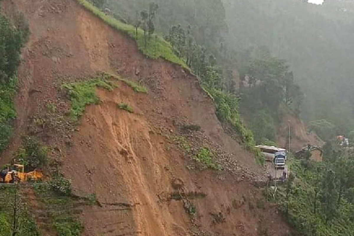 पहिरो पन्छाइएपछि महाकाली लोकमार्ग सञ्चालन