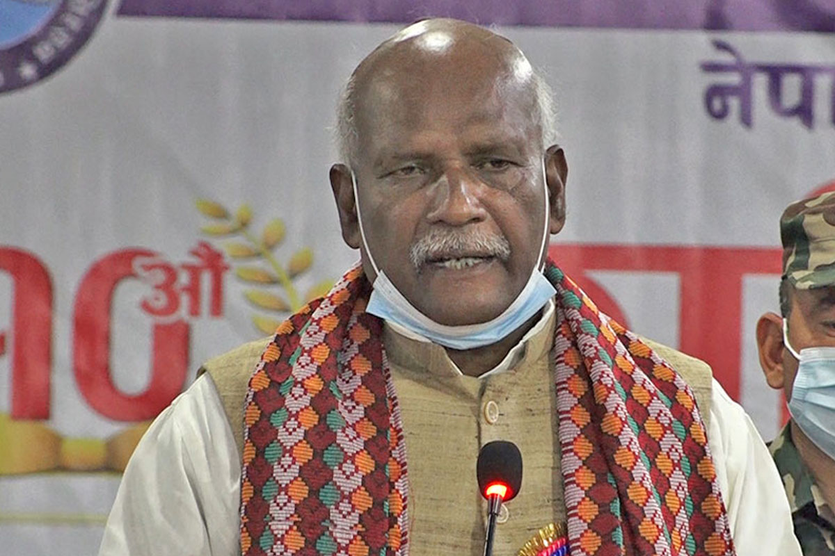 रासायनिक मल उद्योग स्थापना गर्न अध्ययन भइरहेको छ : मन्त्री यादव
