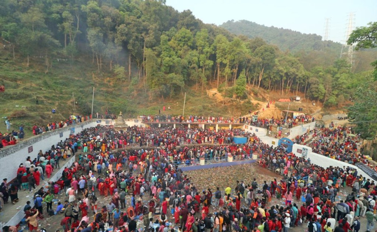 आज आमाको मुख हेर्ने दिन : मातातीर्थमा श्रद्धालुको घुइँचो