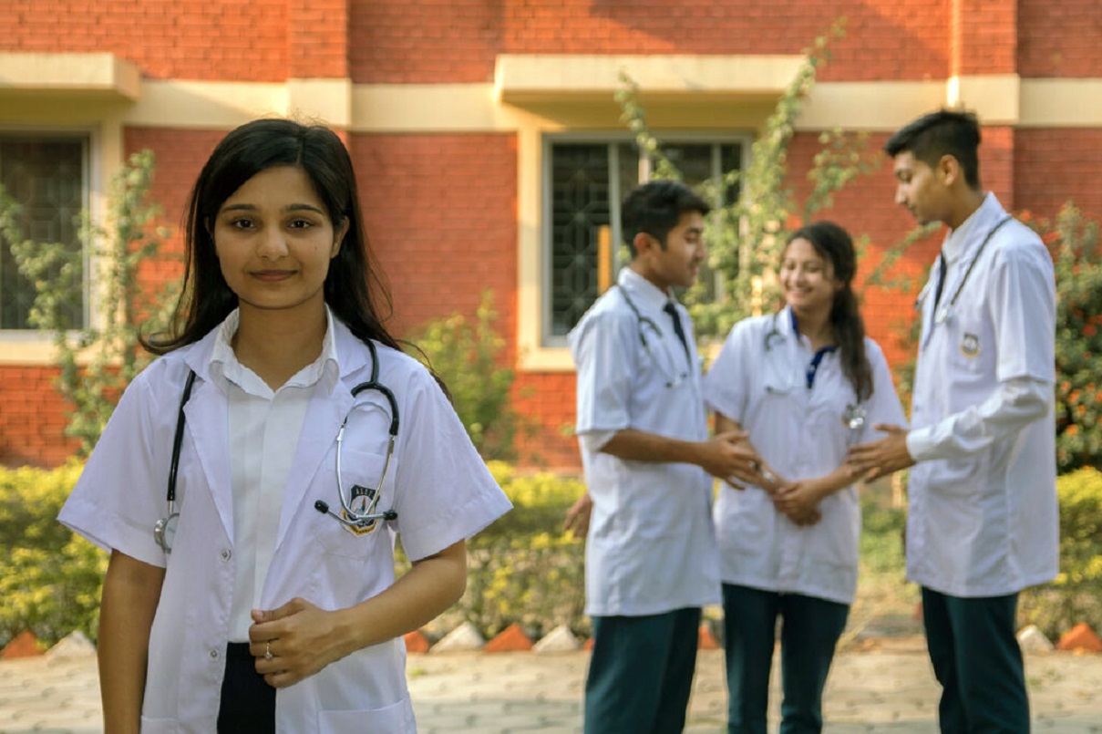 चिकित्सा शिक्षाको शुल्क बढ्यो, कुन विषय पढ्न कति लाग्छ?