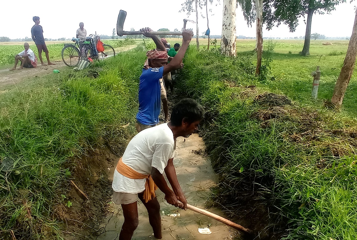 प्रधानमन्त्री रोजगार कार्यक्रममा मजदुर
