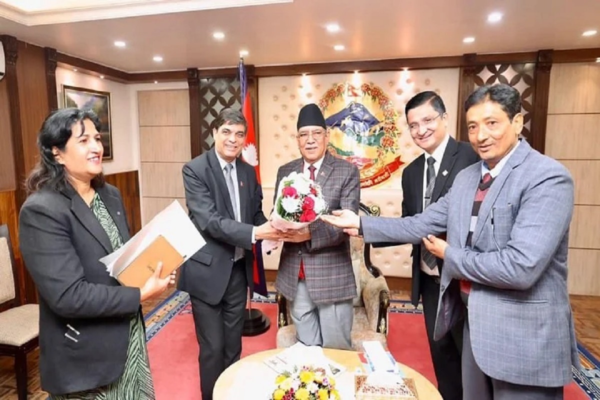 प्रधानन्यायाधीश नियुक्ति माग्दै बालुवाटार पुगे वकिल