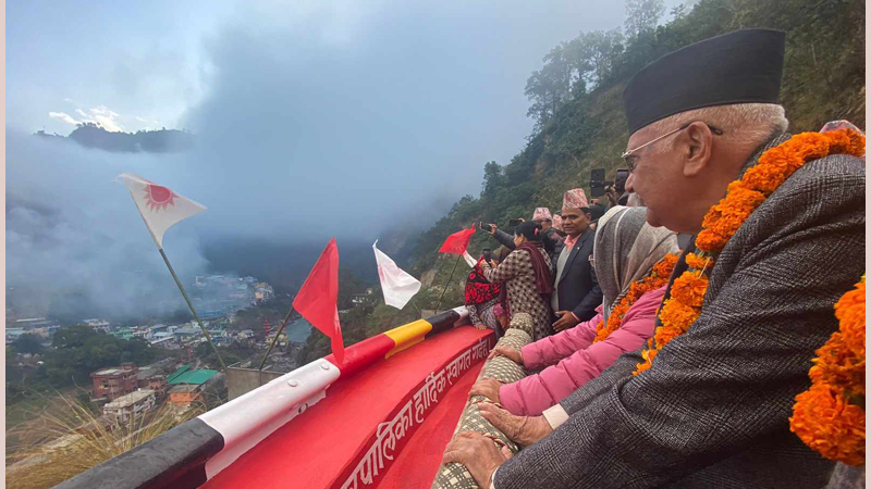 मध्य पहाडमा दुई हजार किलोमिटर नाप्दै एमाले