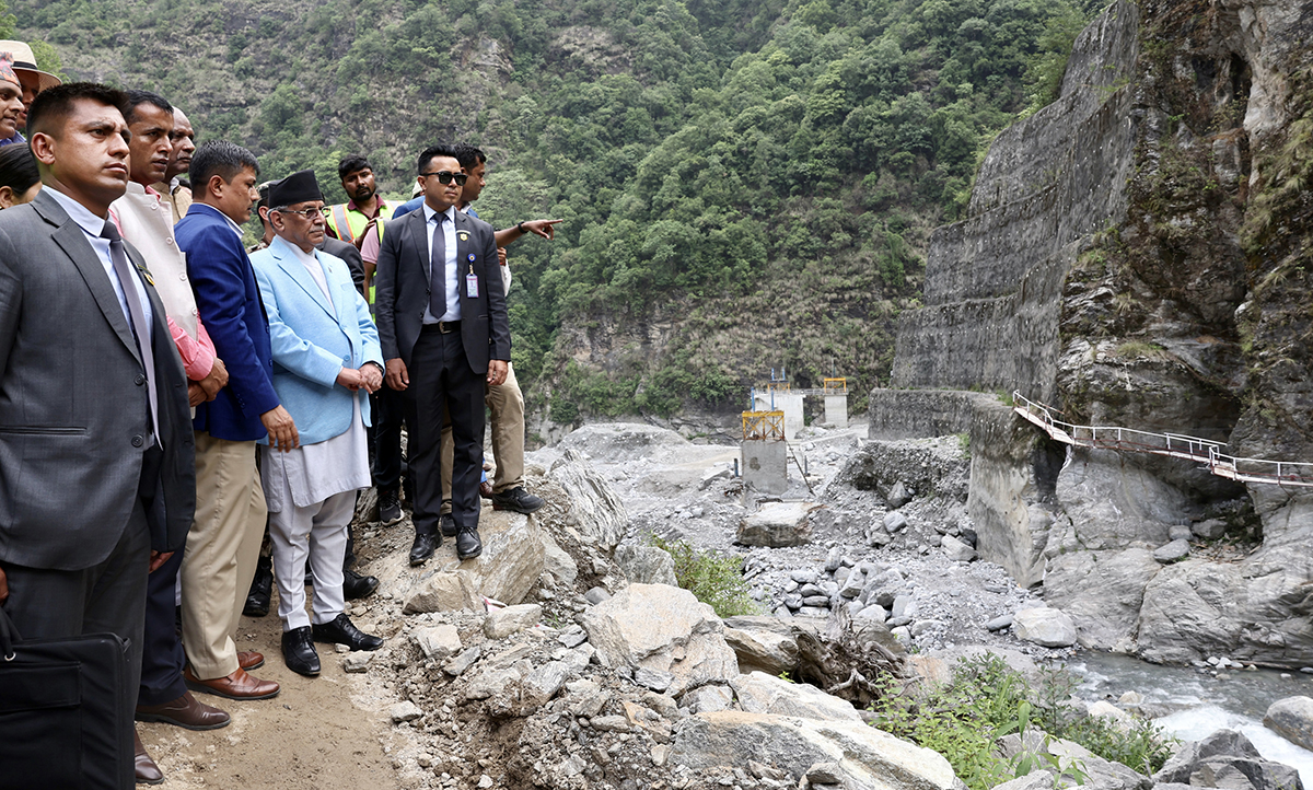 दुई मन्त्री लिएर मेलम्चीमा प्रधानमन्त्री प्रचण्ड