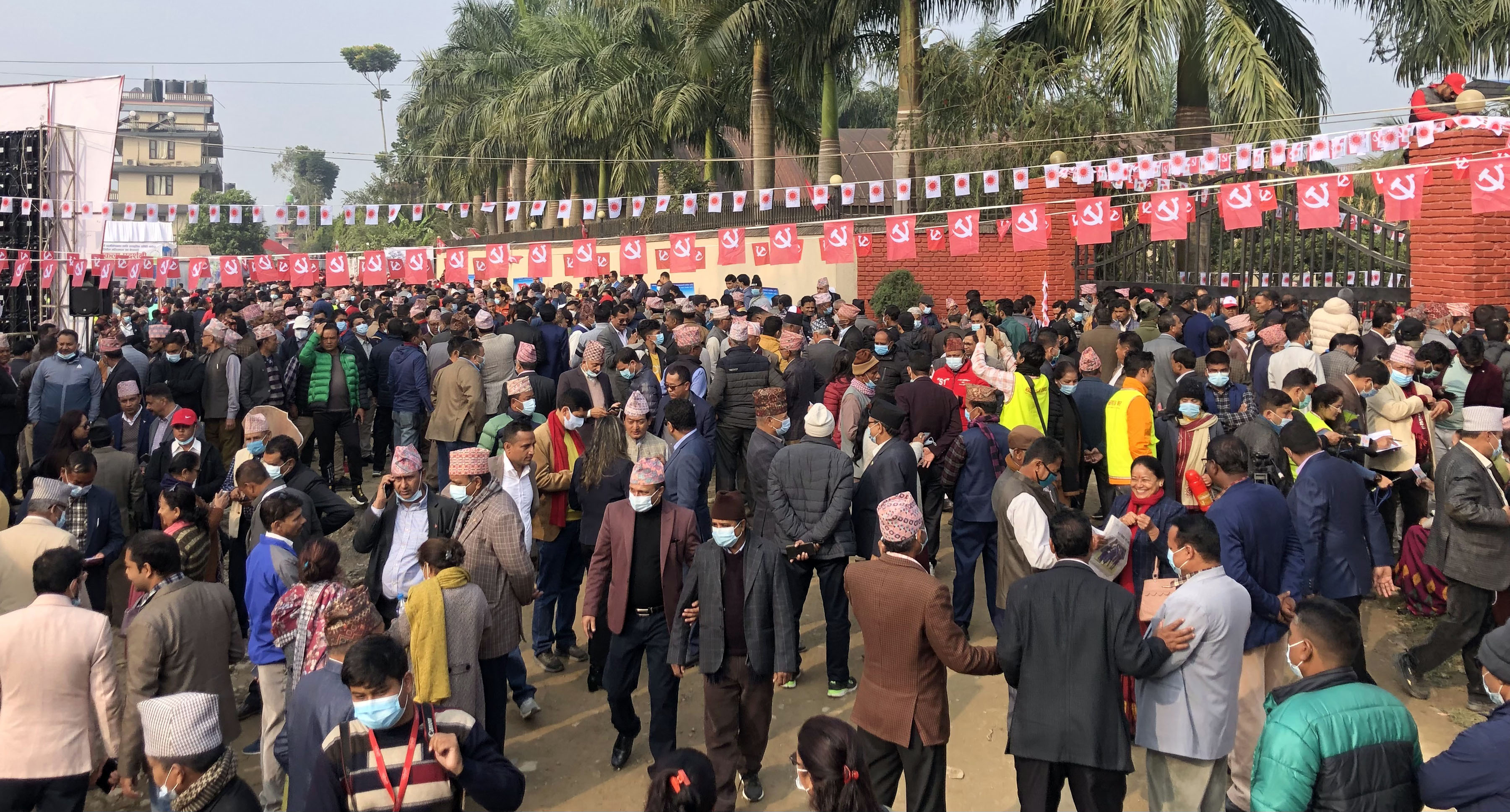 सुरु भयो एमालेको बन्द सत्र, 'घुसपैठ' रोक्‍न प्रवेशद्वारमा स्क्यानर