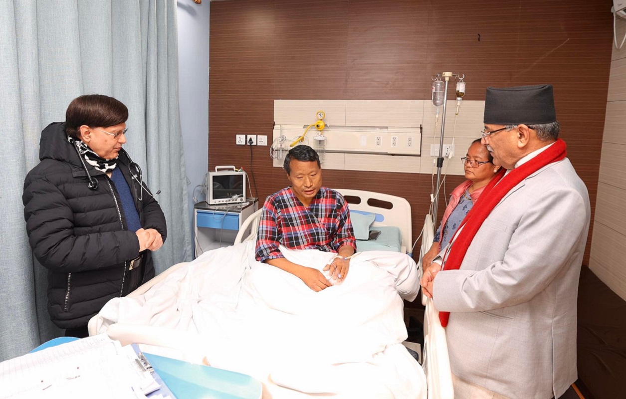 नेता पुनको स्वास्थ्य अवस्था बुझ्न प्रधानमन्त्री सुमेरु अस्पतालमा