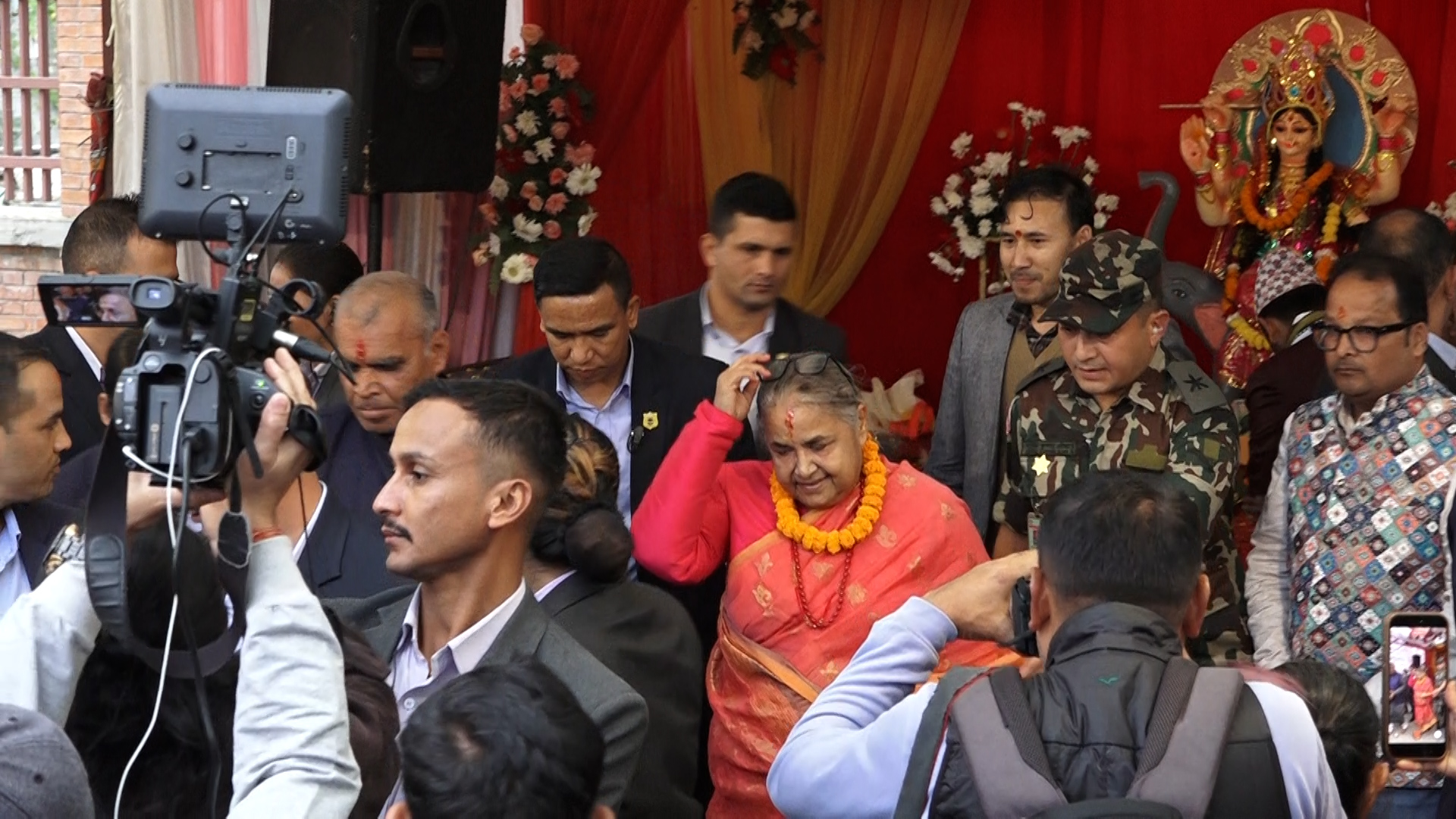 प्रधानमन्त्री कार्कीद्वारा कमलपोखरीमा छठीमाईको पूजा 