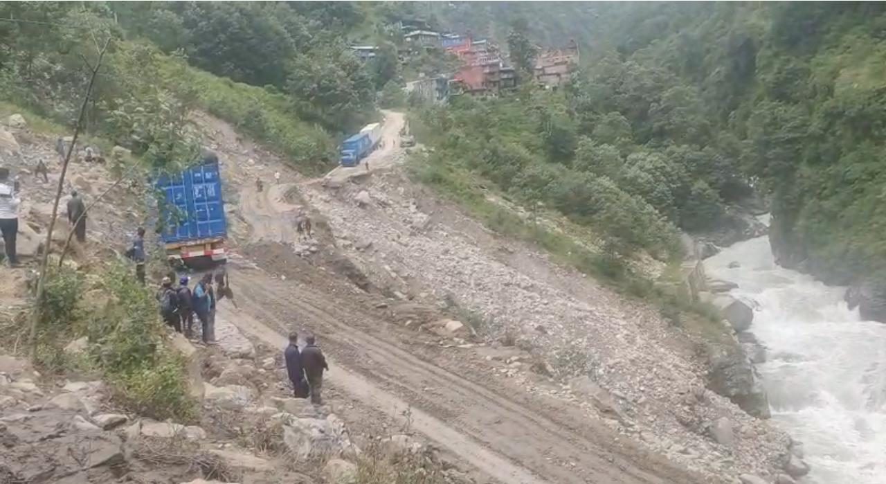 अरनिको राजमार्ग सञ्चालनमा, प्राविधिक र उपकरण परिचालन जारी