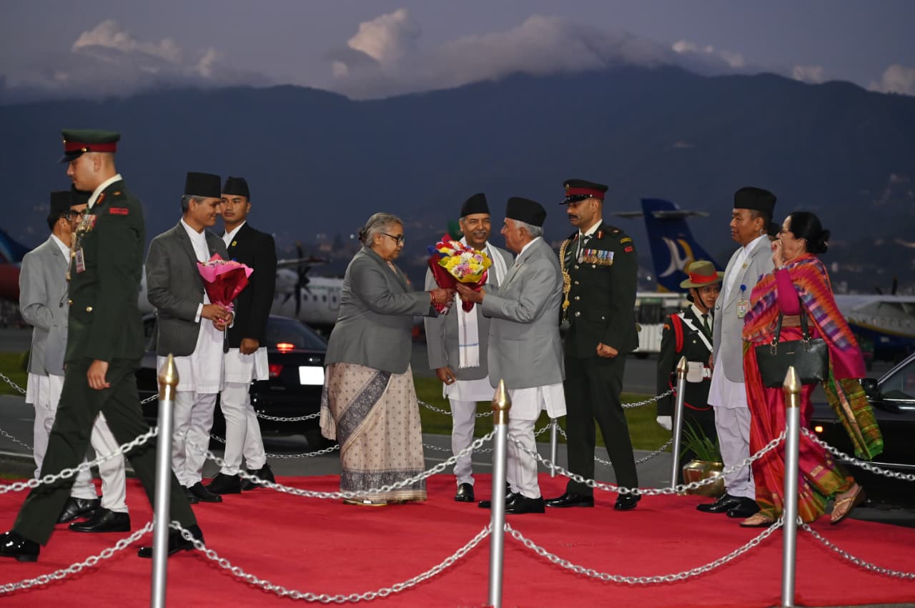 राष्ट्रपति स्वदेश फिर्ता