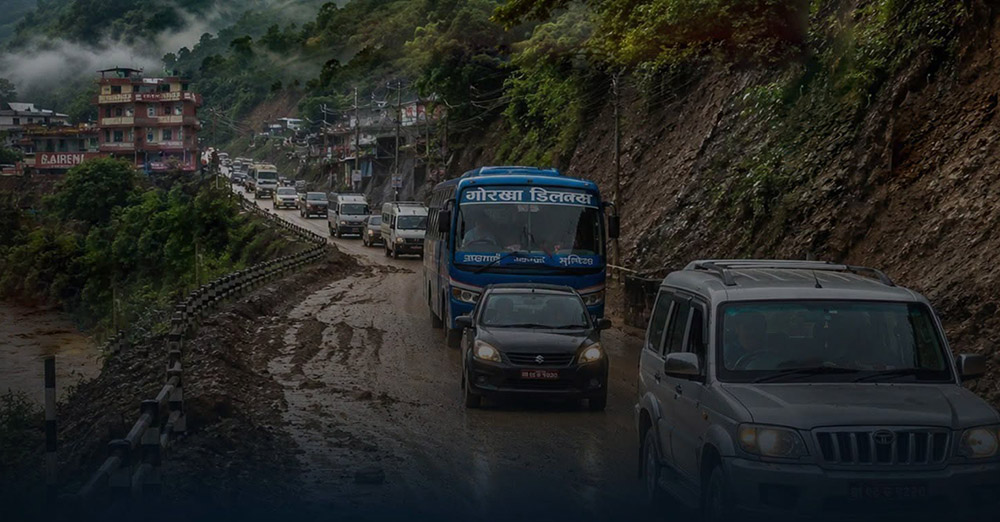पृथ्वी राजमार्गमा धादिङको बैरेनी बजारको एक किलोमिटर मात्र एकतर्फी