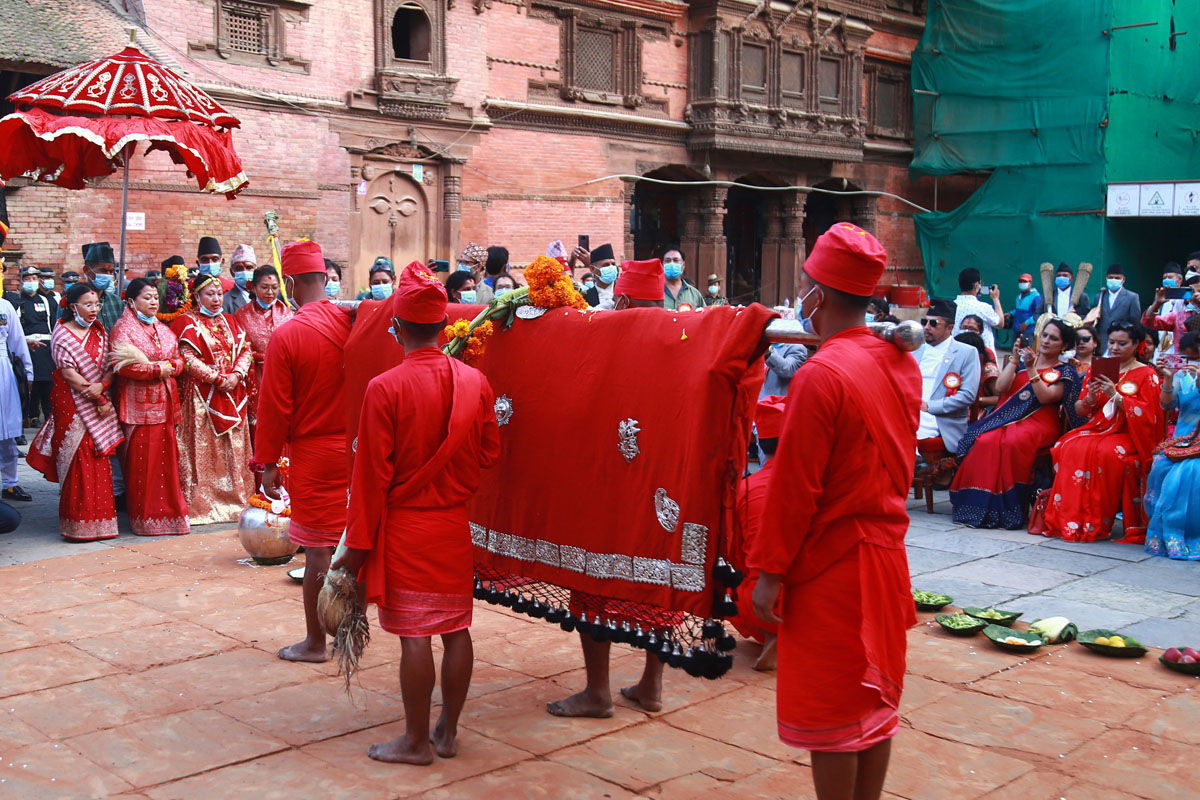 दसैंघरमा फूलपाती भित्र्याइयो