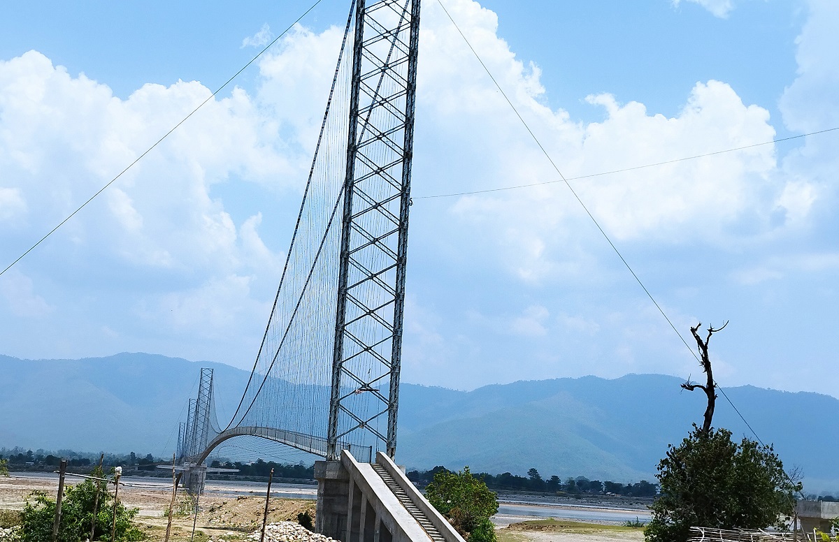बडहरा र खुरुरीया जोड्ने राप्ती नदीमाथी नेपालकै तेस्रो लामो झोलुंगे पुल