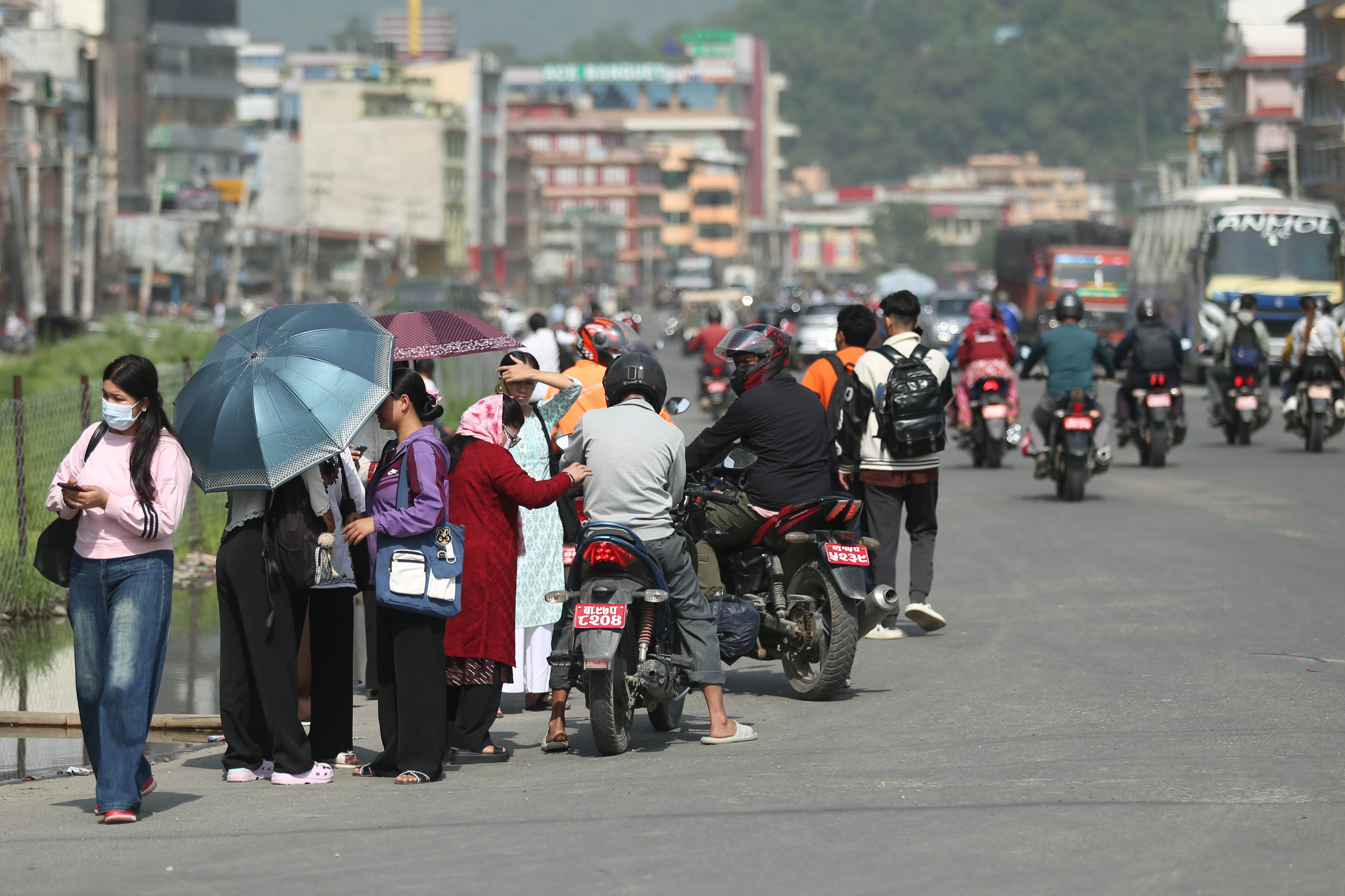 पब्लिक गाडी नचल्दा राइड सेयरिङको दशैं, अफलाइनमा चर्को भाडा असुली