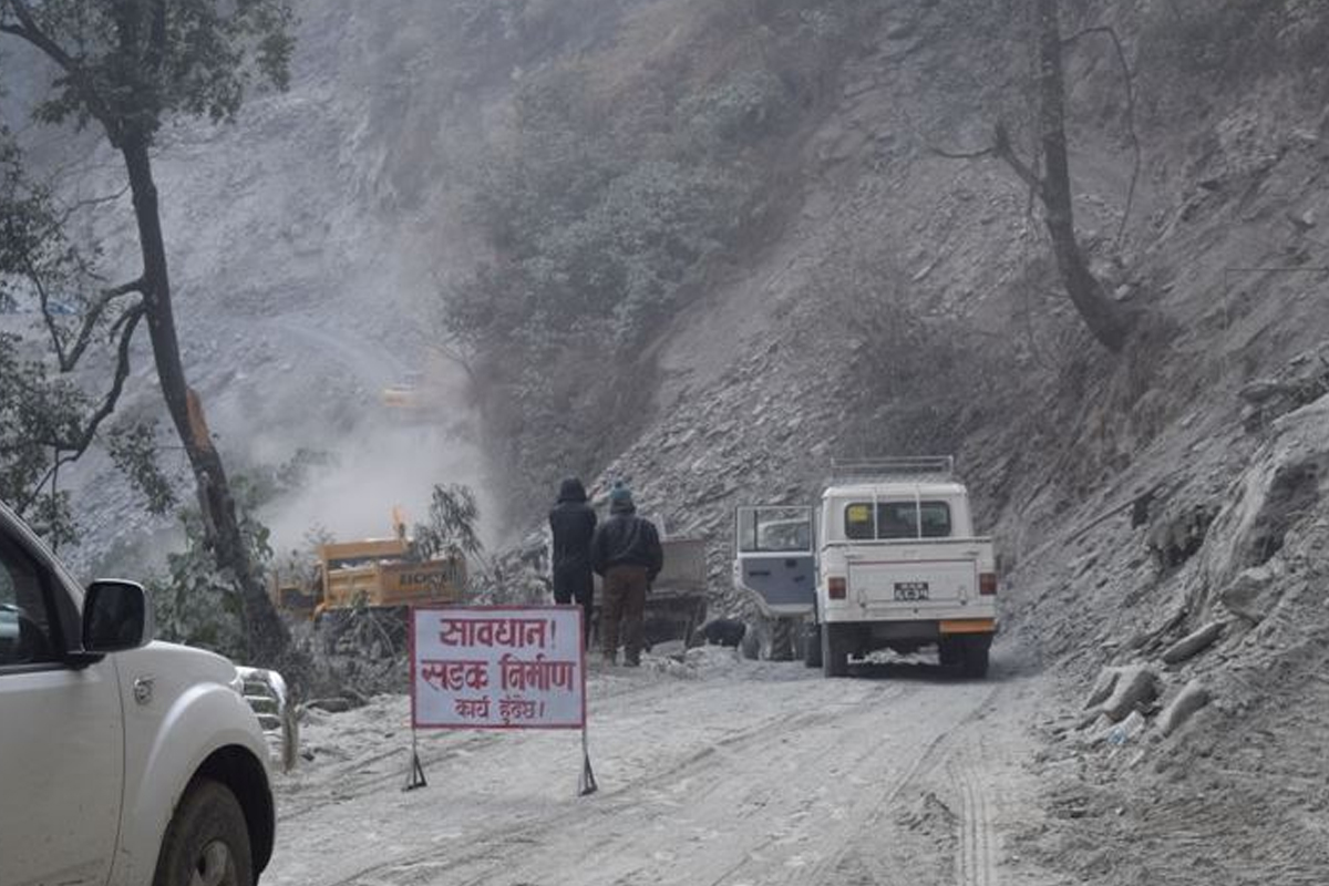 चार वर्षमा पनि सकिएन सडक निर्माण