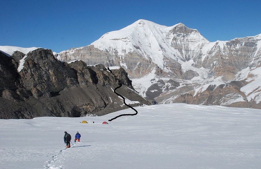 मुस्ताङको सरिबुङ पासका १४ पदयात्री सम्पर्कविहीन