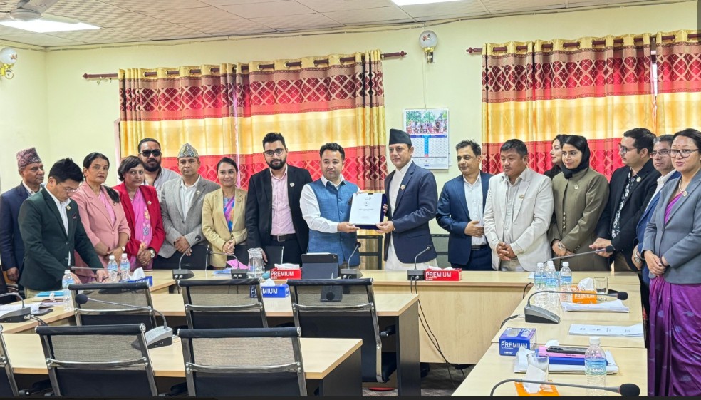 प्रतिनिधि सभा नियमावली मस्यौदा प्रतिवेदन सभामुखलाई हस्तान्तरण