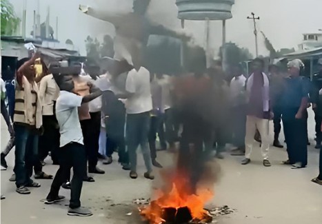 रौतहटमा प्रधानमन्त्री बालेनको पुतला दहन