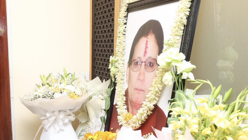 प्रधानमन्त्री प्रचण्डलाई भेटेर पूर्वराष्ट्रपति डा. यादवद्वारा समवेदना व्यक्त