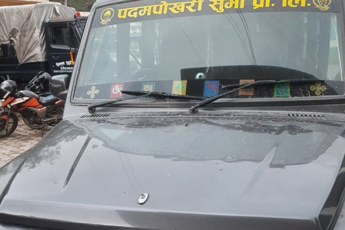 सुमो काउन्टरमा यात्रुलाई हैरानी, १० पक्राउ