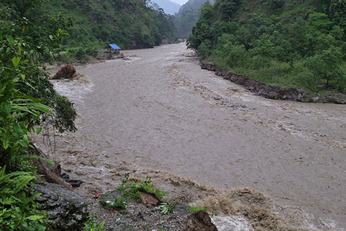 तमोर र काबेलीमा जल सतहले सतर्कता तह पार गर्‍यो