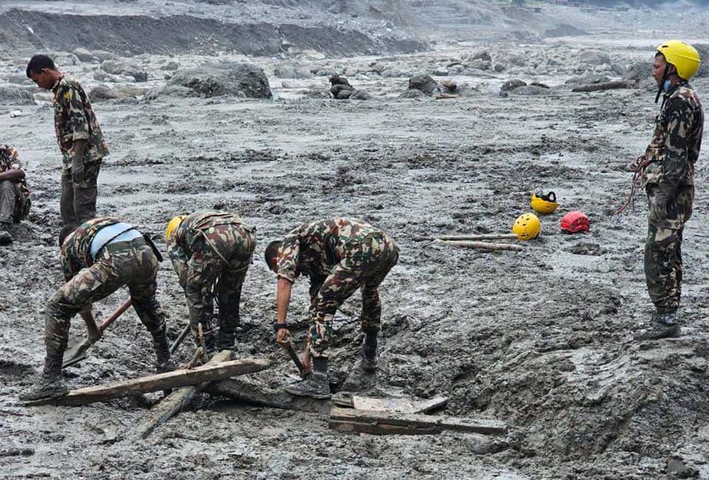 माथिल्लो त्रिशूली थ्री ‘बी’ को सुरुङमा उद्धारको प्रयास जारी