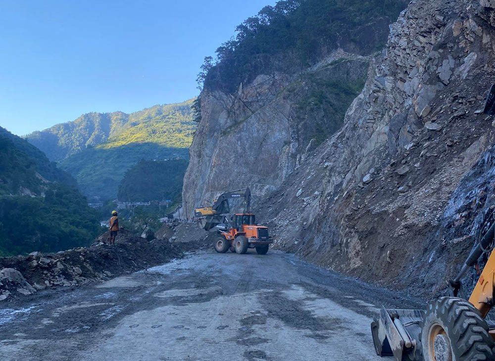 आजदेखि तुइनखोलामा माटो कटान कार्य गरिंदै, सवारी आवागमनमा आंशिक रोक