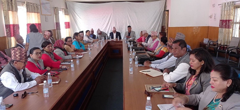 कोशीमा दलका नेतालाई गाडी दिने अध्यादेश फिर्ता लिन एमालेको चेतावनी 