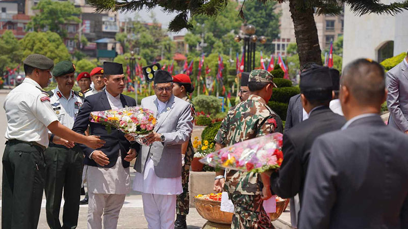 फूलको गुच्छा लिएर उभिए सभामुख, तर भएन राष्ट्रपतिको सवारी