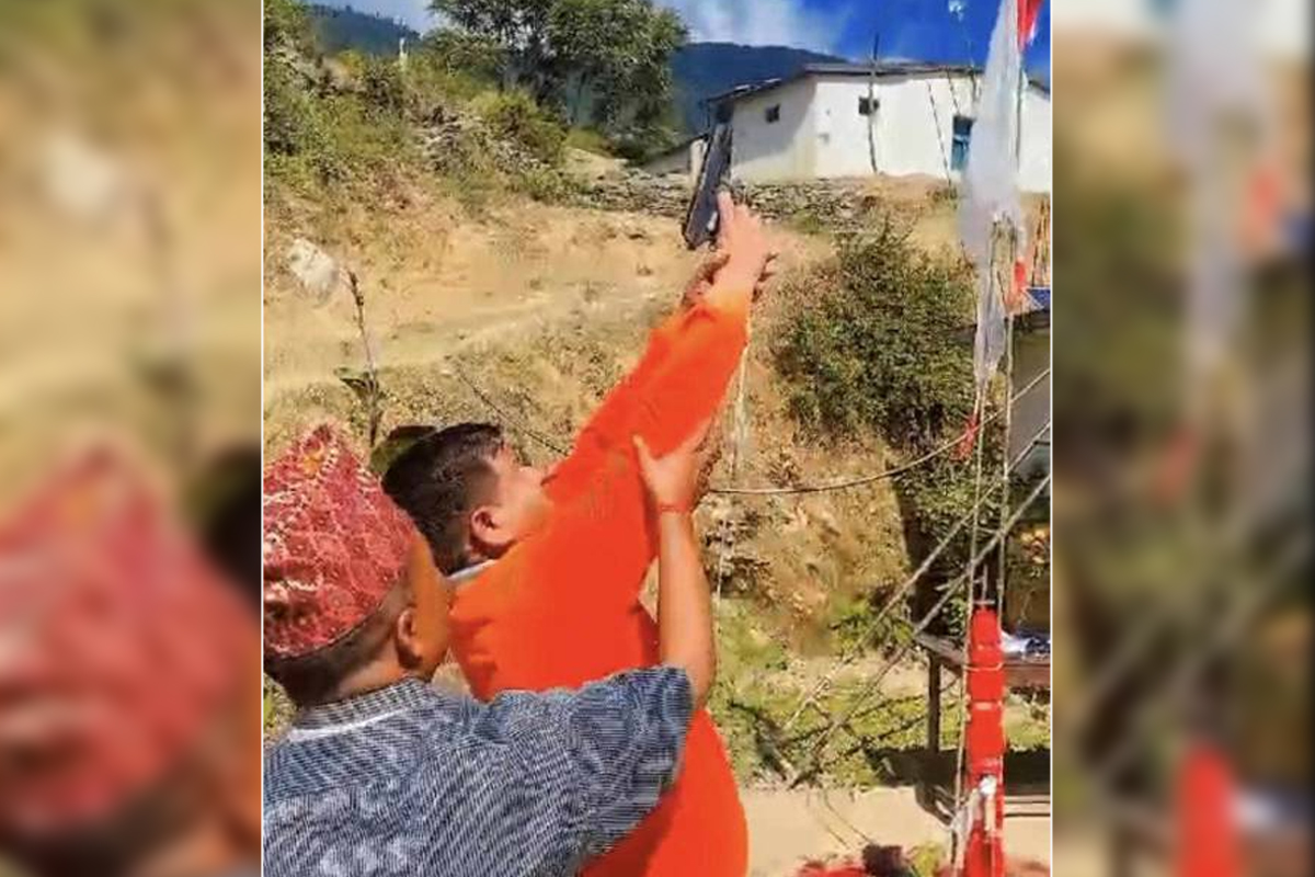 गाउँपालिकाका पूर्वअध्यक्षलाई पेस्तोल पड्काउन दिँदा असईको जागिर धरापमा