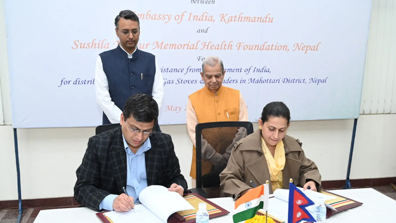 महोत्तरीमा निःशुल्क एलपीजी ग्यास वितरण गर्नेबारे समझदारीपत्रमा हस्ताक्षर