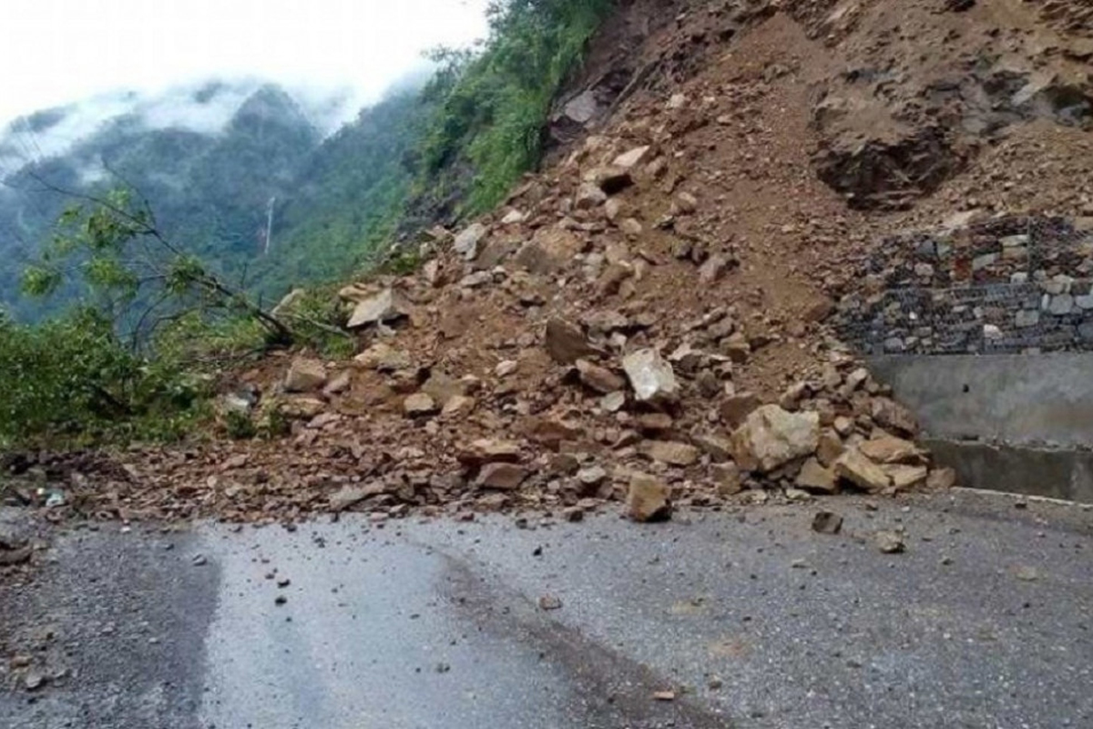 अवरुद्ध भीमदत्त राजमार्ग खुल्यो