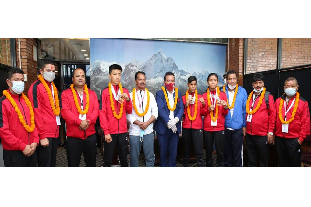 यूएईबाट तीन पदक जितेर फर्कियो नेपाली बक्सिङ टोली