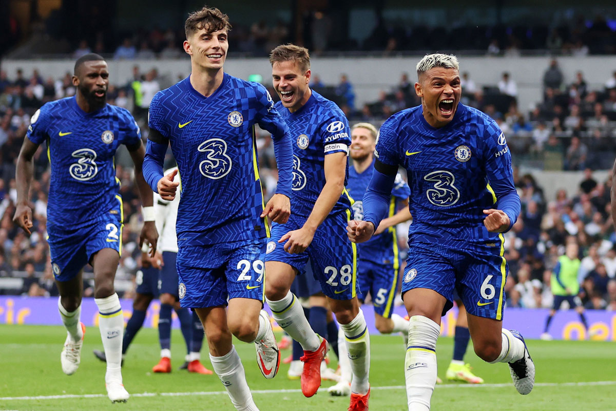 टोटेनहमविरुद्ध चेल्सीका डिफेन्डरको तीन गोल